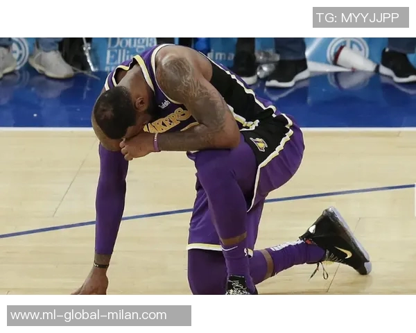 女主持调侃皮尔斯网友热议扑倒事件皮尔斯回应我们是搭档我有女友 女主持调侃皮尔斯网友热议扑倒事件皮尔斯回应我们是搭档我有女友