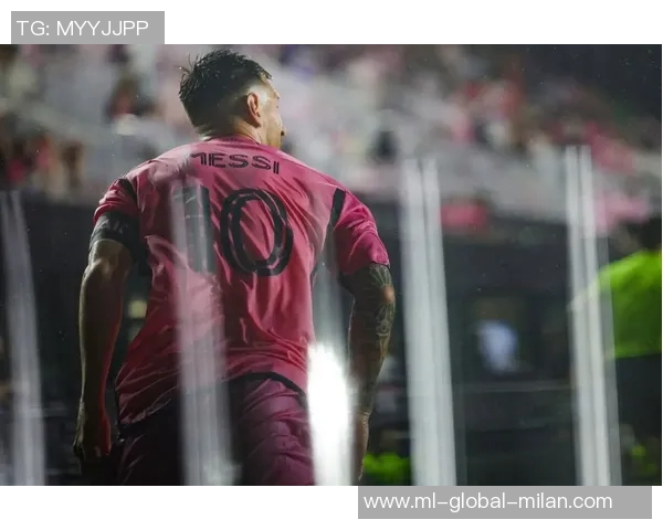 梅西缺席训练引发关注贝克汉姆亲临现场观摩迈阿密国际训练课