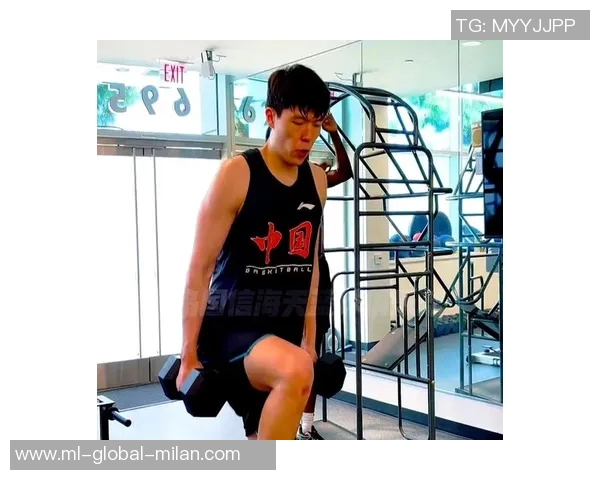 杨瀚森在防挡拆时沉退过多对抗明星后卫显得力不从心