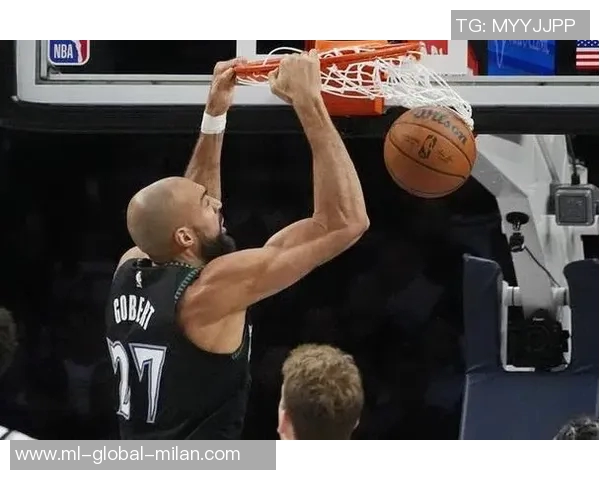 芬奇:球队在第二节急躁投篮未果需调整心态避免一锤定音的思维